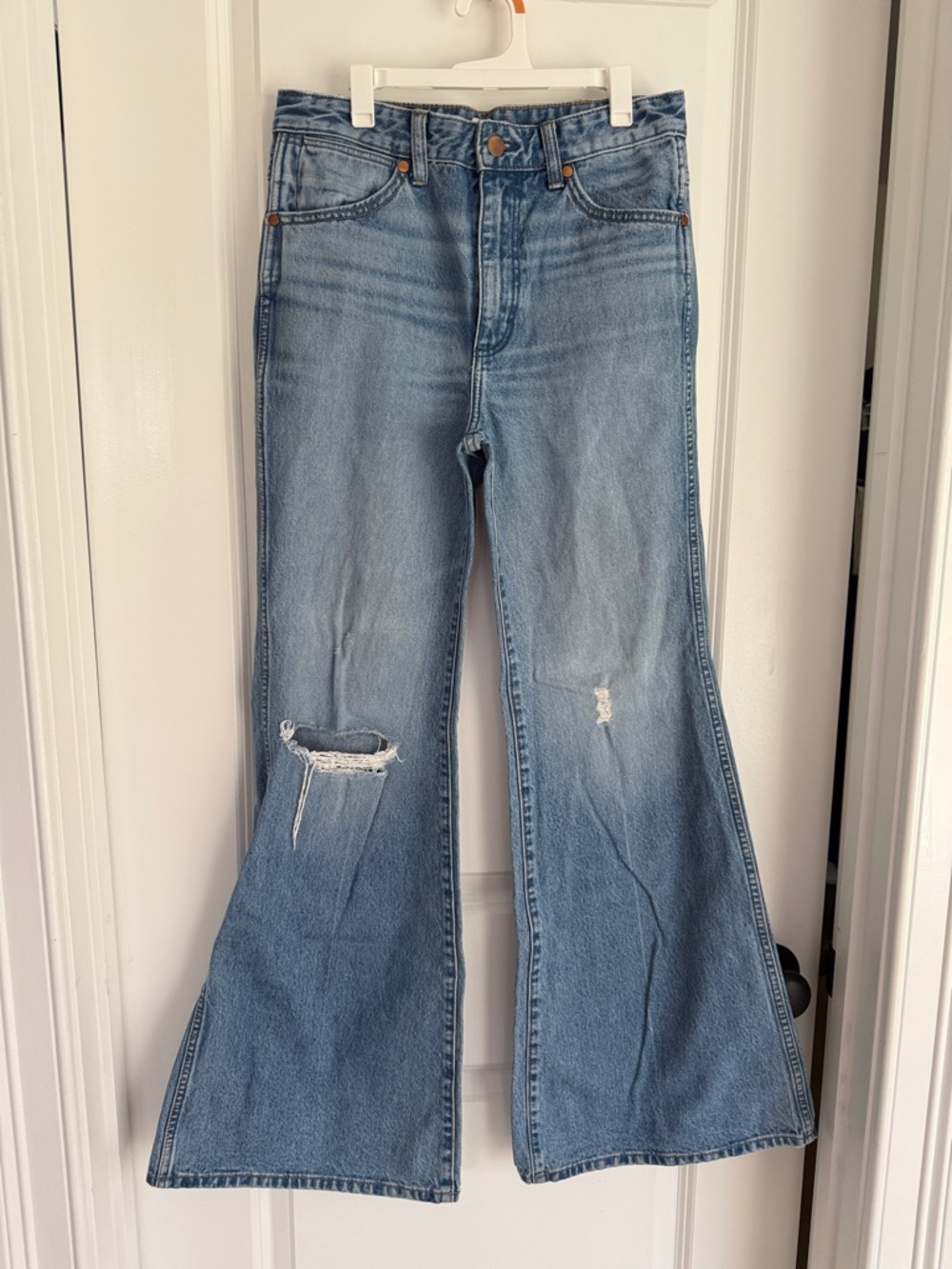 Light Blue High-Rise Flare Jeans - Wrangler 27 EUC